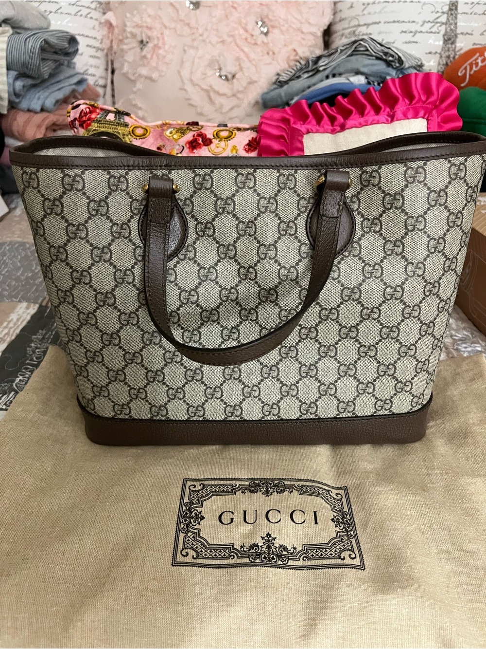 Gucci Beige and Brown Signature Tote - Picture 2 of 12